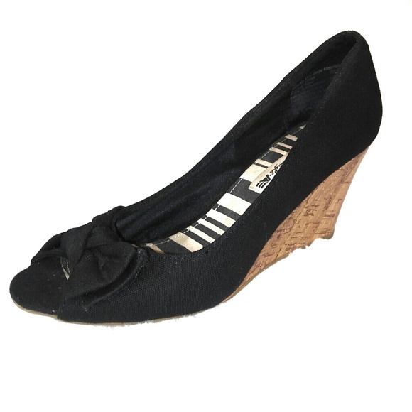 American Eagle Outfitters Shoes - American Eagle Black Cork Wedges Bow Accents 6 1/2
